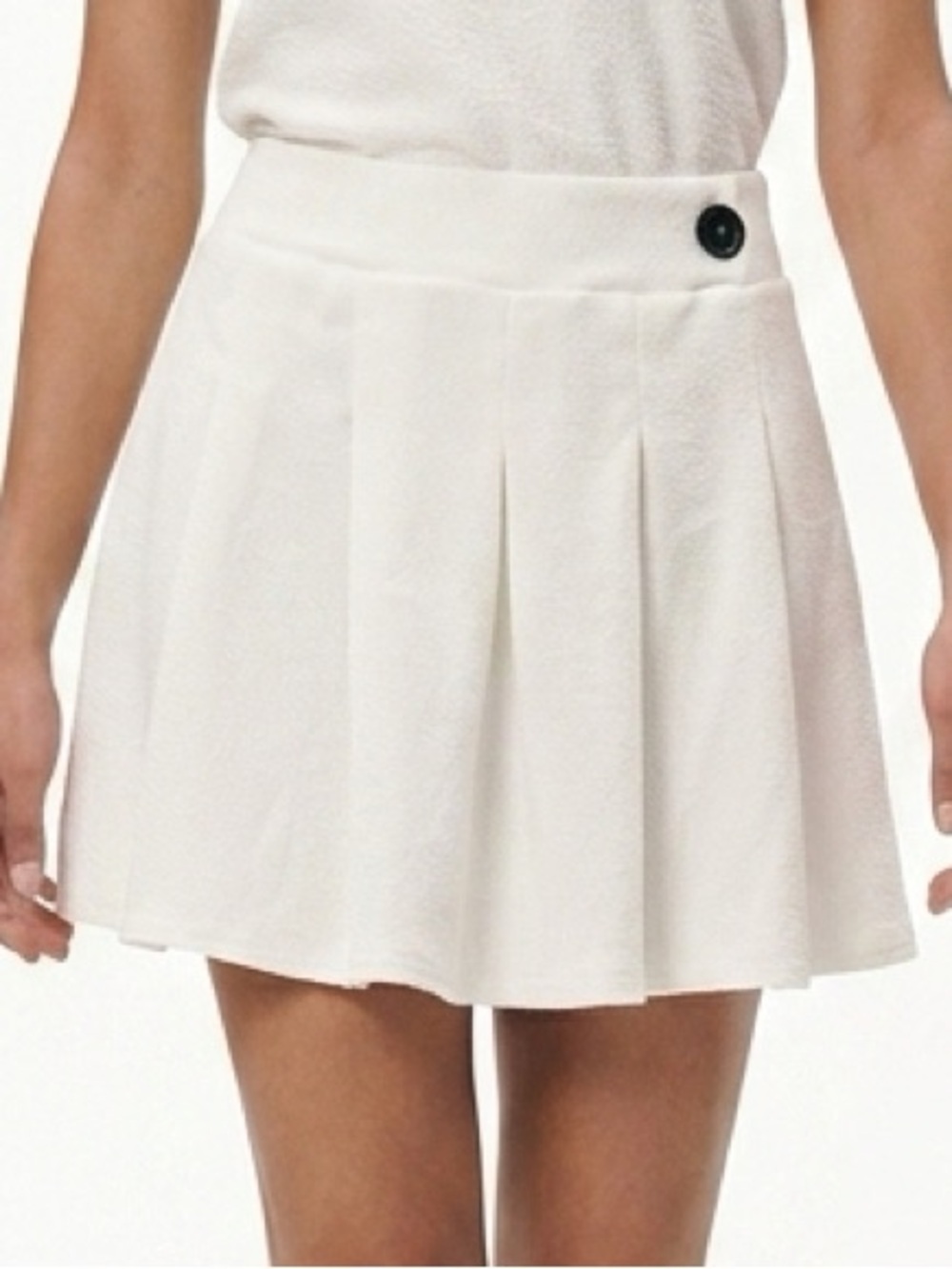 Pretty little thing‎ white pleated mini side split tennis skirt. Size is US 4